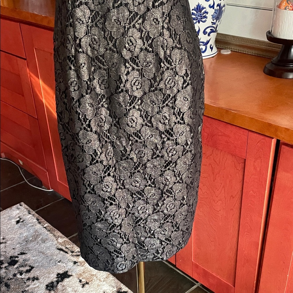 White House Black Market Black Pewter Floral Lace Midi Dress Gold Hues 0 - Picture 4 of 9